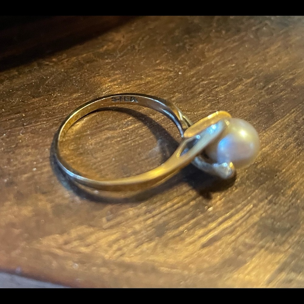 Pearl ring in gold plated sterling silver size 6